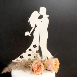 Brautpaar mit Blumenkleid, mit Deko
