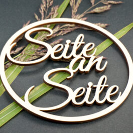 Ringe Seite an Seite mit Deko