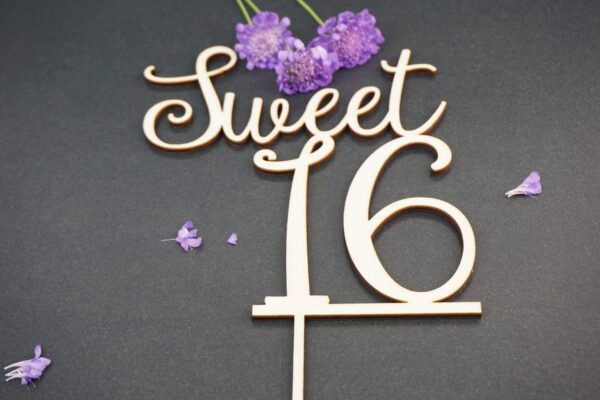 Caketopper "sweet 16" mit Deko
