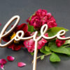 love Topper mit Blumendeko