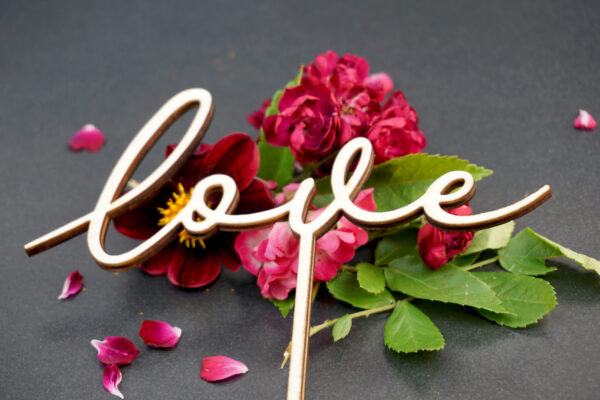 love Topper mit Blumendeko