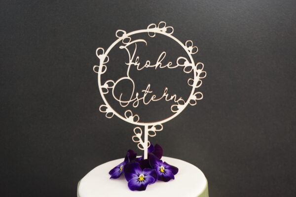 Caketopper "Frohe Ostern" im Palmkätzchen-Ring und Deko